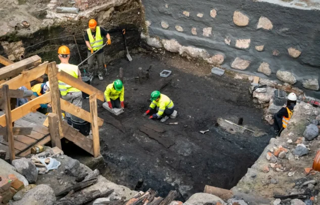  Zamek się zmienia. Postęp prac na dziedzińcach i archeologiczne odkrycia