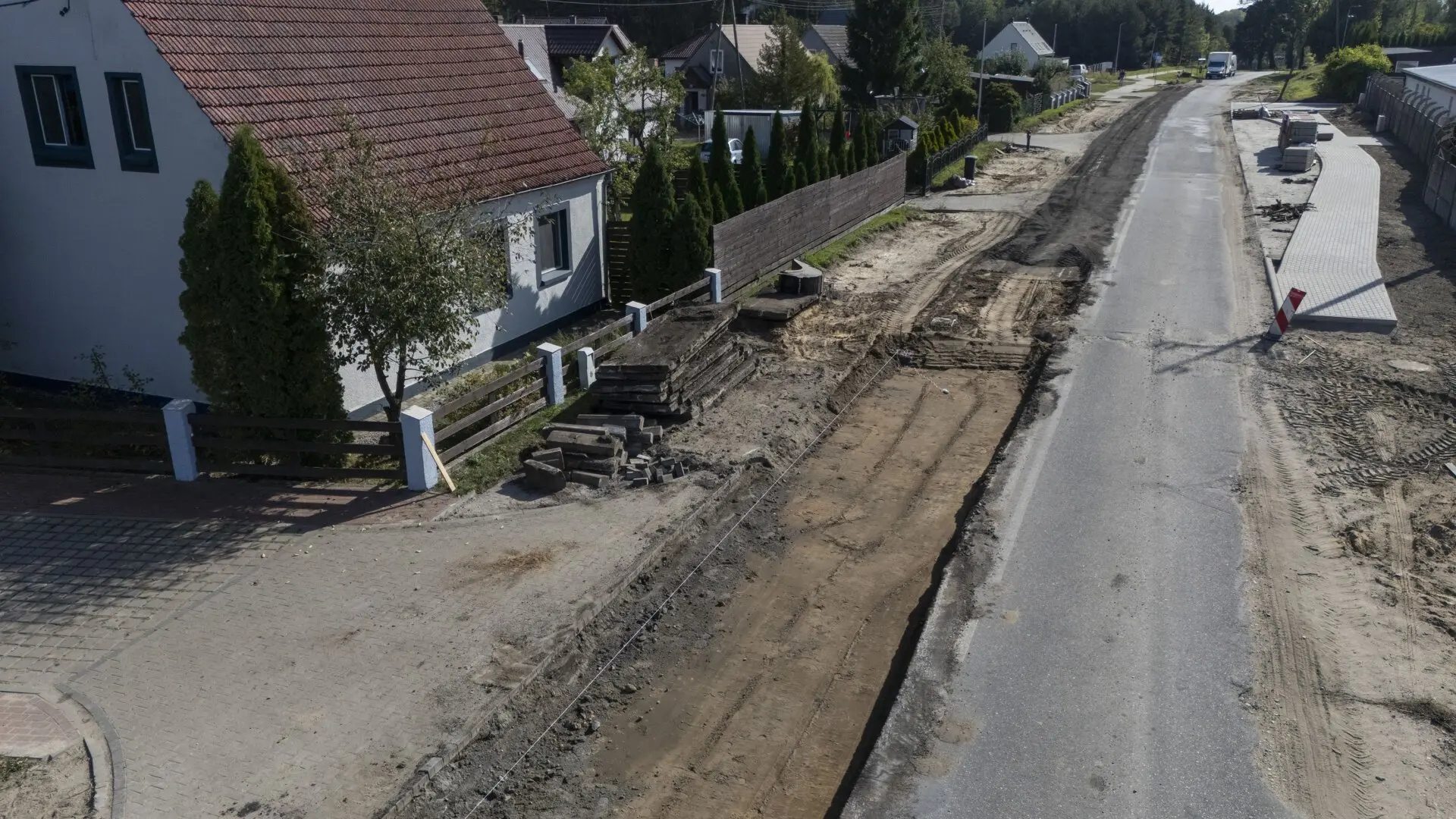 Droga wojewódzka nr 163 łączy Kołobrzeg, Białogard, Połczyn Zdrój, Czaplinek z Wałczem. od kilku lat jej przebudowa prowadzona jest etapami, by na całej trasie zwiększyć komfort i bezpieczeństwo jazdy...