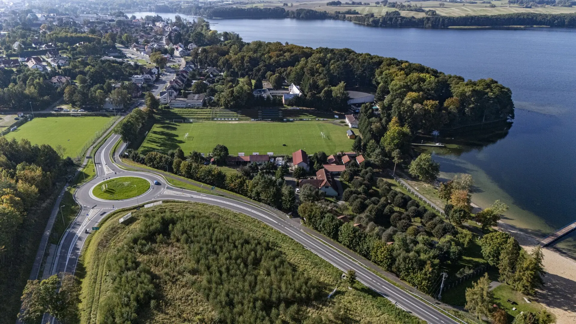 Droga wojewódzka nr 163 łączy Kołobrzeg, Białogard, Połczyn Zdrój, Czaplinek z Wałczem. od kilku lat jej przebudowa prowadzona jest etapami, by na całej trasie zwiększyć komfort i bezpieczeństwo jazdy...