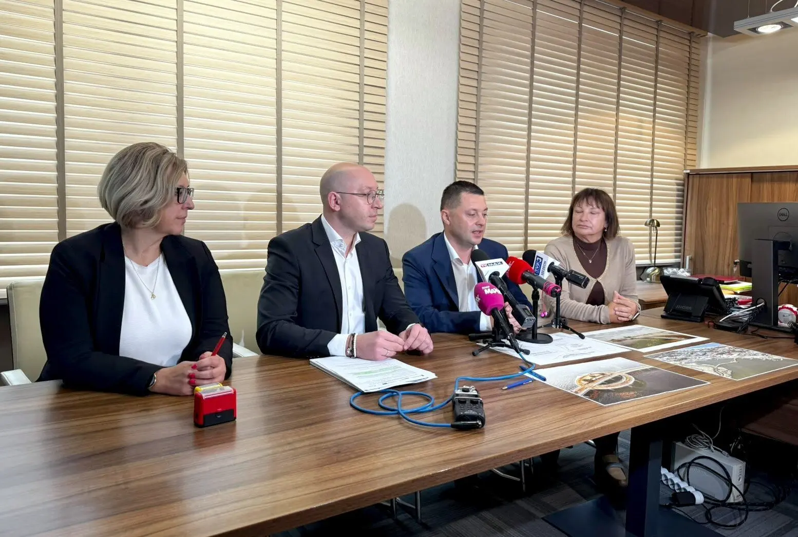 Wicemarszałek województwa Jakub Kowalik (drugi z lewej) podpisał z władzami Mielna umowę przyznającą unijne środki na budowę nowej atrakcji turystycznej.